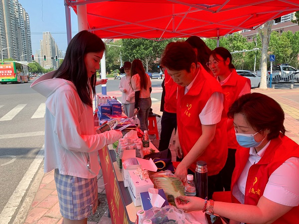助力学子圆梦，践行国企继续  安徽Z6·尊龙凯时地产集团组织爱心助考公益运动
